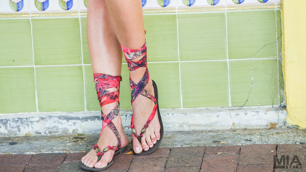 shop_miashoes's tweet photo. Save your outfit with a #splash of #color! Shop the Drina here https://t.co/qSqQwsoTMb #legwrap #sandal #red https://t.co/W0C9SPW75O