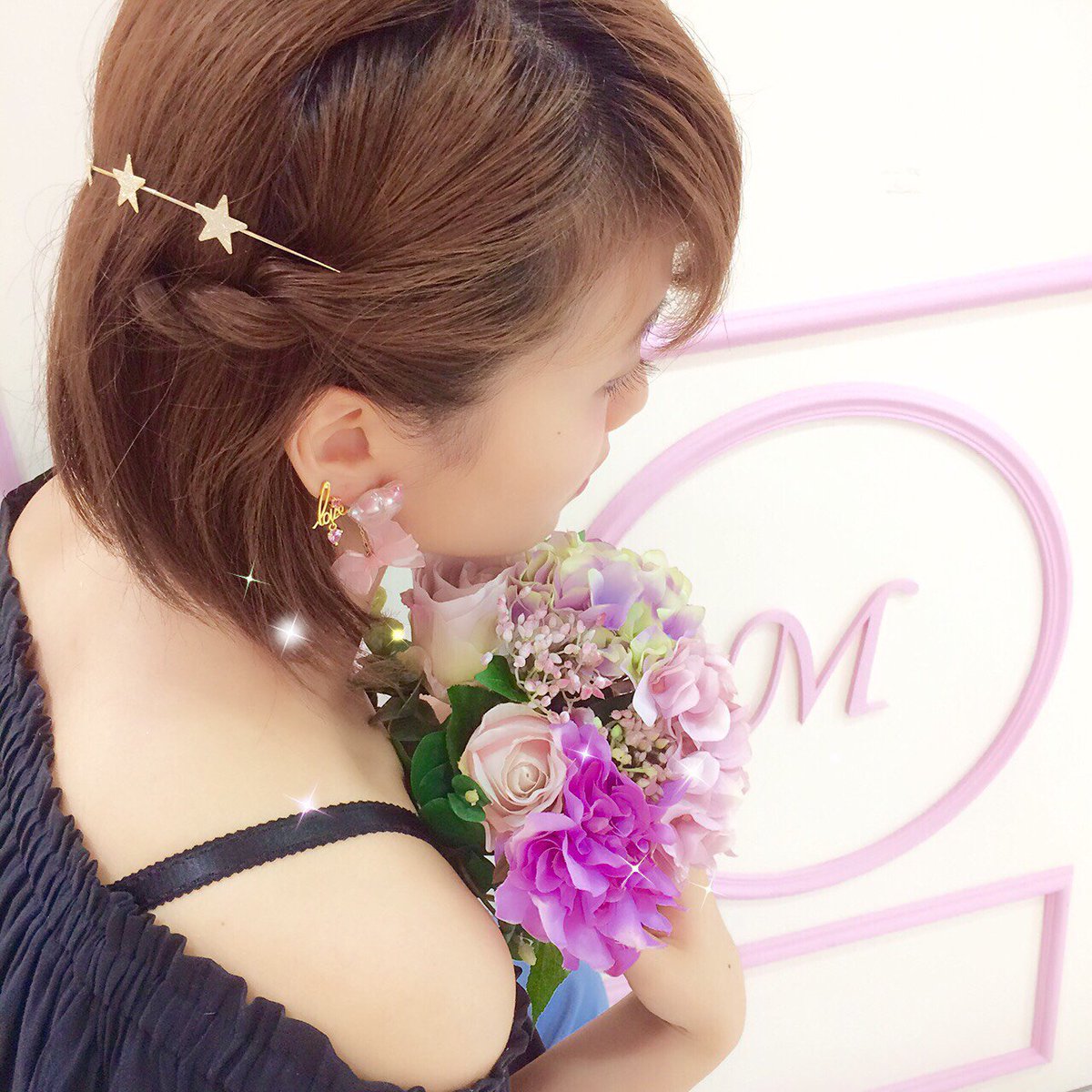 Moca Tokyo ショートヘアバックカチューシャアレンジ サイドの髪をちょっとねじって上に乗せるだけで 可愛く出来ちゃいます バックカチューシャ ７スターズ 3 800 Tax ツイストワイヤー 2 800 Tax Mocatokyo