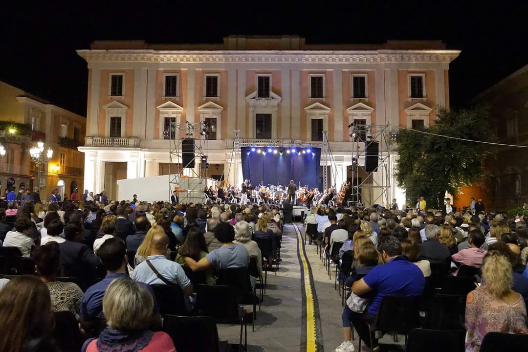 MassimoGhiniFP's tweet photo. Alcune foto dell'evento di ieri sera a Benevento Città Spettacolo.Foto della pagina fb "Benevento Città Spettacolo". https://t.co/H4xC3uNhaw