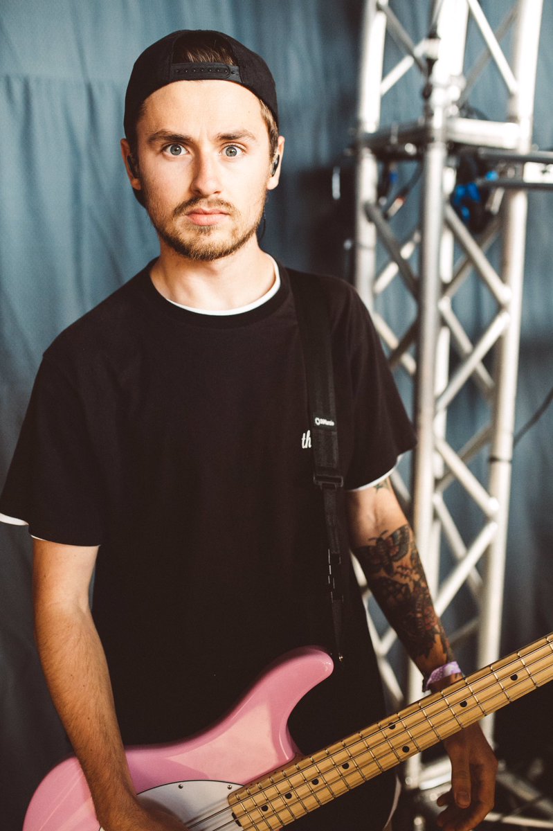 NeckDeepUK's tweet image. It's our one and only master basser's birthday! Happy birthday @filisthorpe 🎉🍰🎂🎈