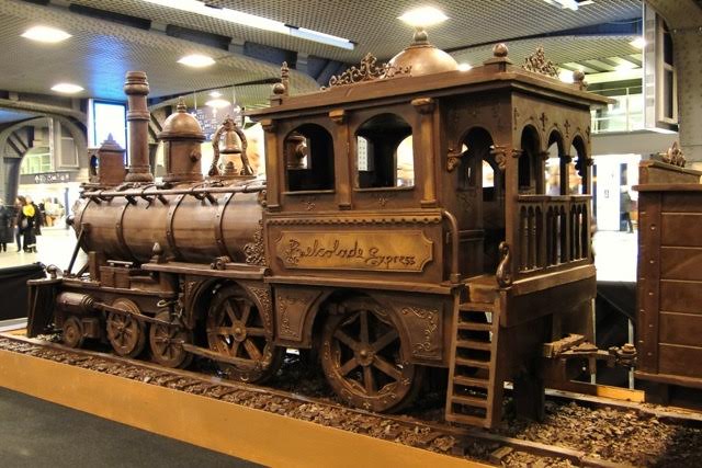 Justrufs's tweet image. Have you seen the world's longest chocolate train made entirely of chocolate?
Here's a few shots for you for you!