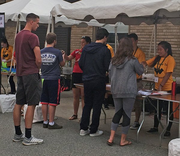 The WOW check-in team is on the job! Welcome to Wentworth new students!  #witwow2016