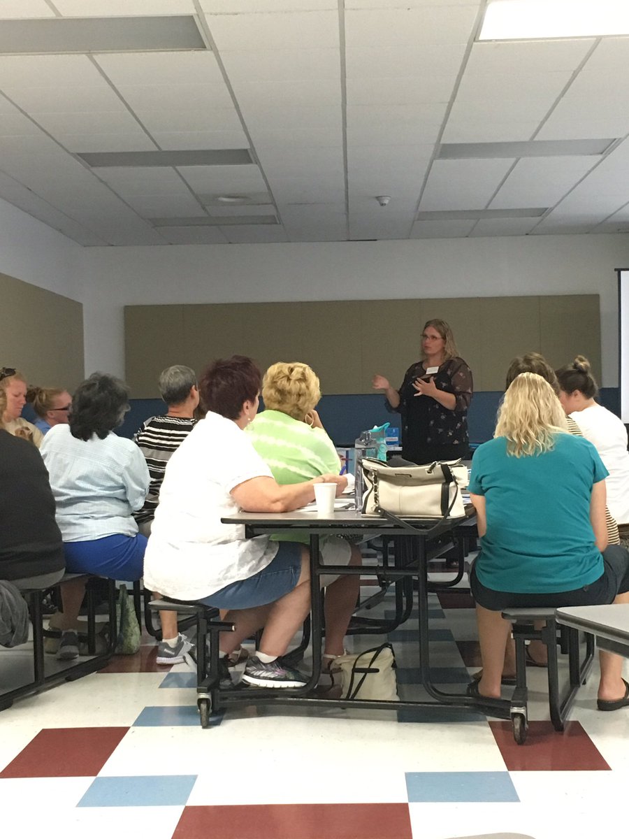 _HealthPrograms's tweet image. Our #wcw today is Victoria from our CHSC grant! Ask her anything about #Recess! She can help! 👍🏼💃🏼