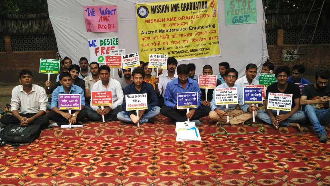 AnilM024's tweet photo. @ZeeNews @ibnkhabar @indianews @abpnewstv Sir plz hm AMEs ki help karen #AMEProtest https://t.co/bFLDw36Z7S