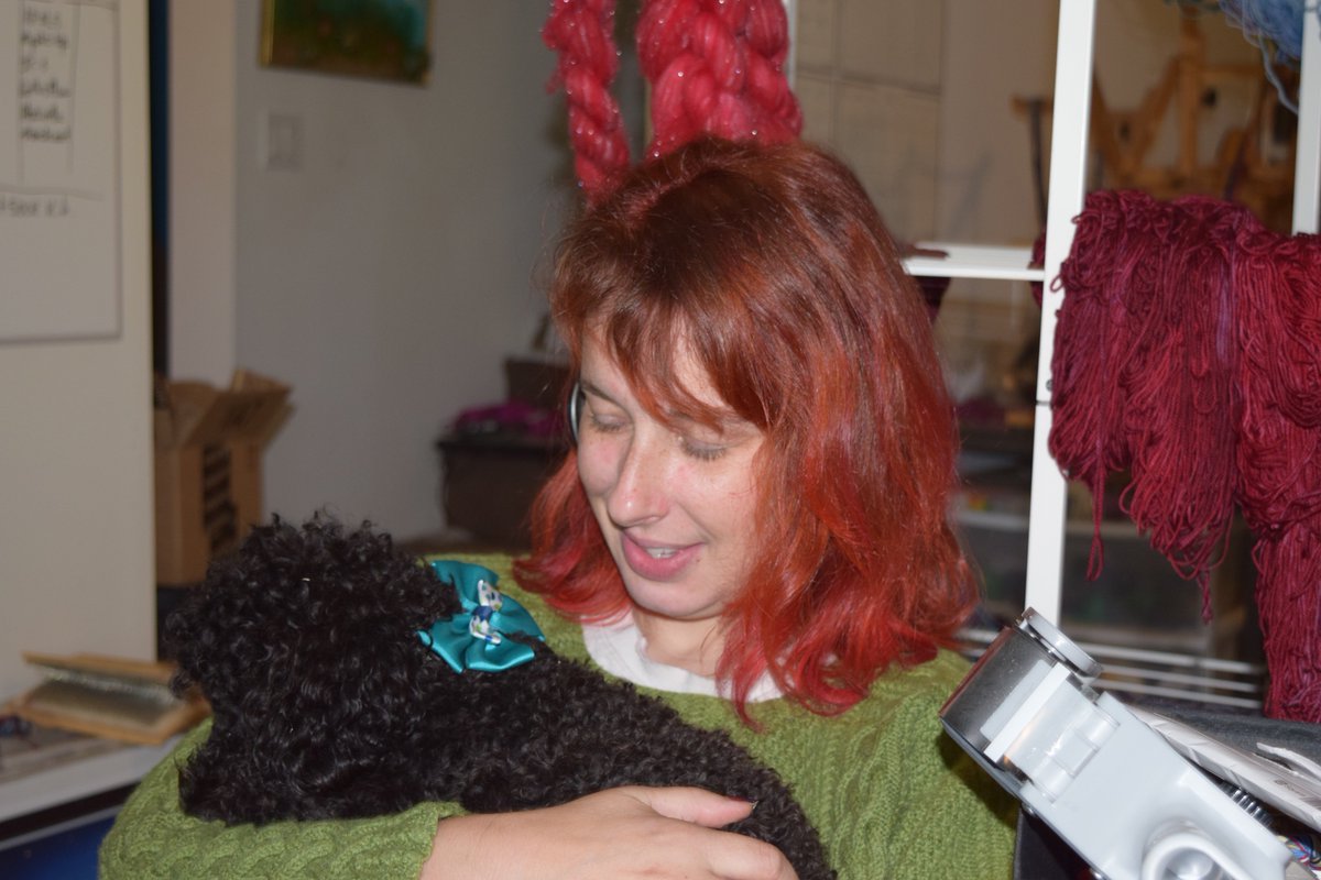 Turtlepurl's tweet image. Genevieve with studio dog extraordinaire, Sophie
#turtlepurl