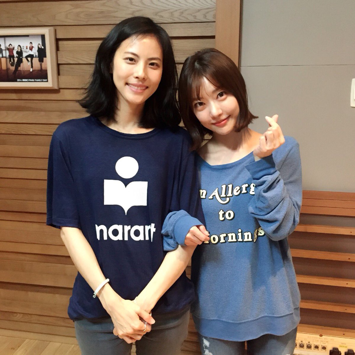JYfmdate's tweet photo. 이별 얘기에 한 시간이 모자랐던 오늘!
에펨데이트 가족이라 더 반가웠던 #레이디제인 고마워요! 넘나 이쁜 투샷! 
쥰디X레이디제인 팔짱 꼭 끼고 #다정샷 https://t.co/luzy1NzYQi
