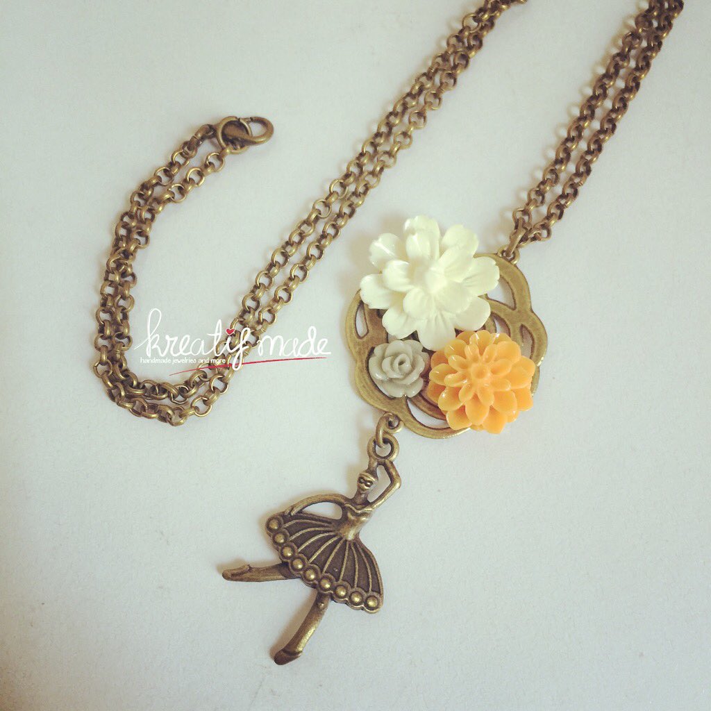 KreatifMade's tweet photo. Ballerina necklace, price: IDR 80.000
Chain length around 55cm
#kalunghandmade #jualanku #jualansis #jualkalung https://t.co/ROtEonBFfo