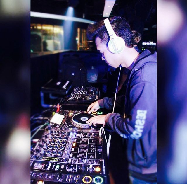 Happy B'Day @Zubir_Vallen semoga panjang umur, sehat selalu, di mudahkah rizki nya 🙏 amin, sukses buat karir nya 🙌