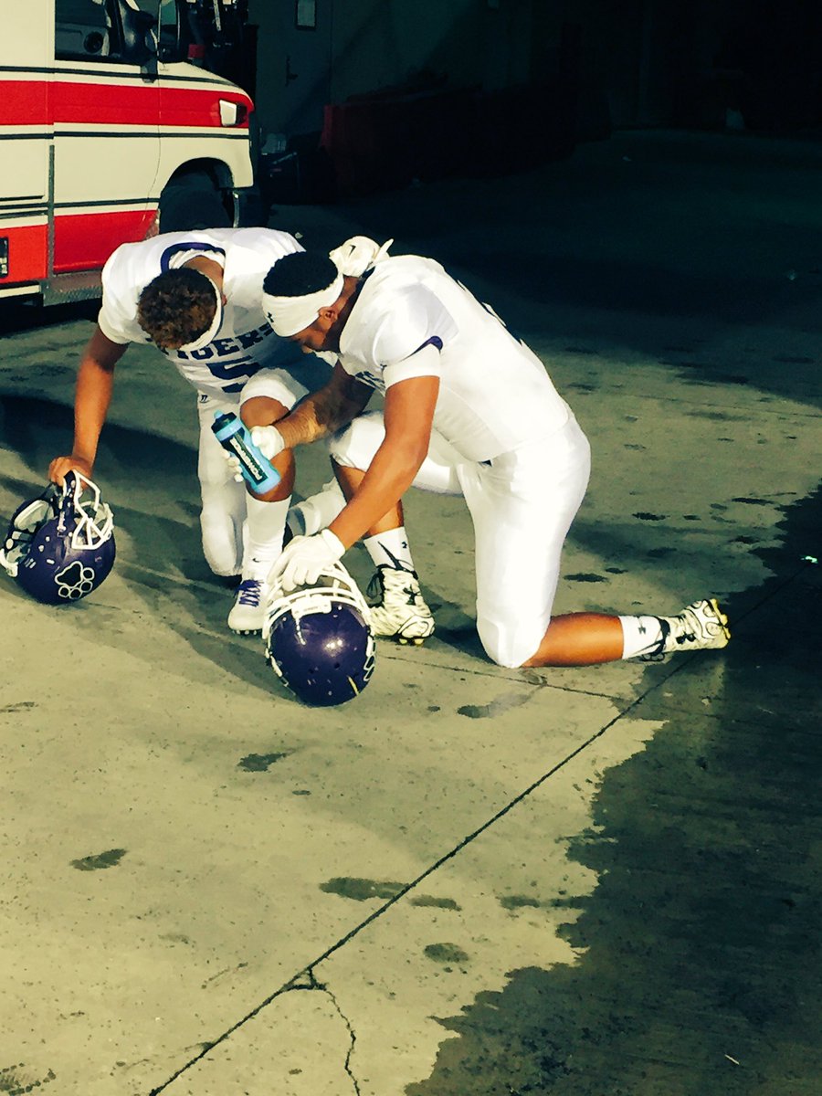 CoachWoodwould's tweet photo. Never forget to thank the man for the chance to play this game... 👌🏾🙌🏾 https://t.co/pu9qx9ngEQ