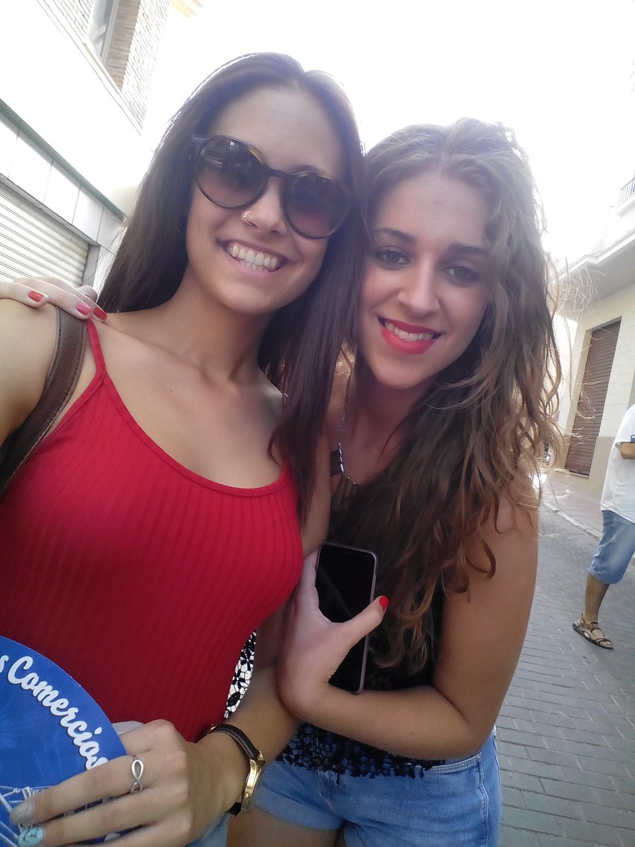 fatima_gomez_'s tweet photo. Buenas y bonitas tardes con lo mejor de lo mejor  mi tere 💙❤💜💛💚 @Maria_GM14 https://t.co/3sVJSq9V7j
