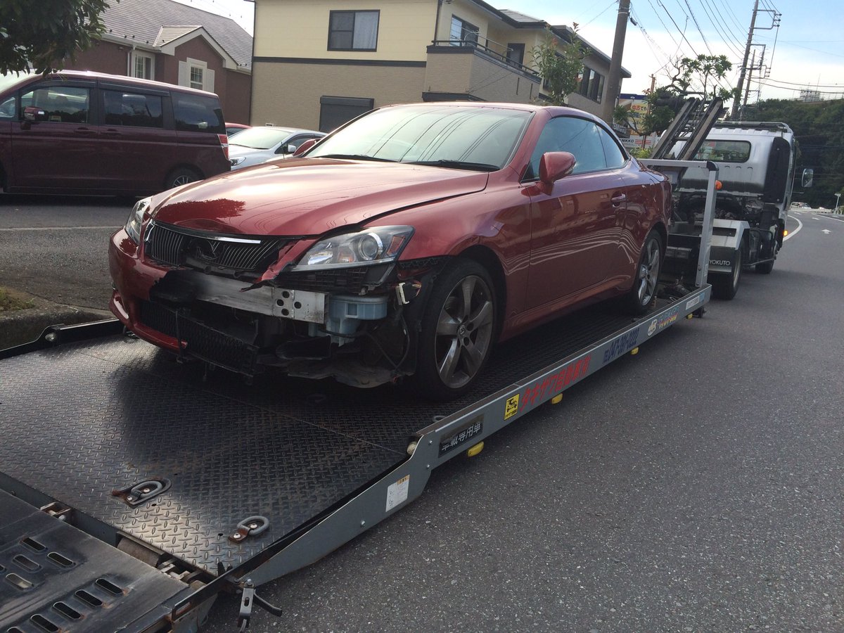 千葉松戸自動車板金塗装修理タキザワ自動車 レクサスディーラーよりもタキザワ自動車で修理したい とのご要望でレッカー搬送いたしました 当社で修理してくれる方は どこへでも迎えにいきます