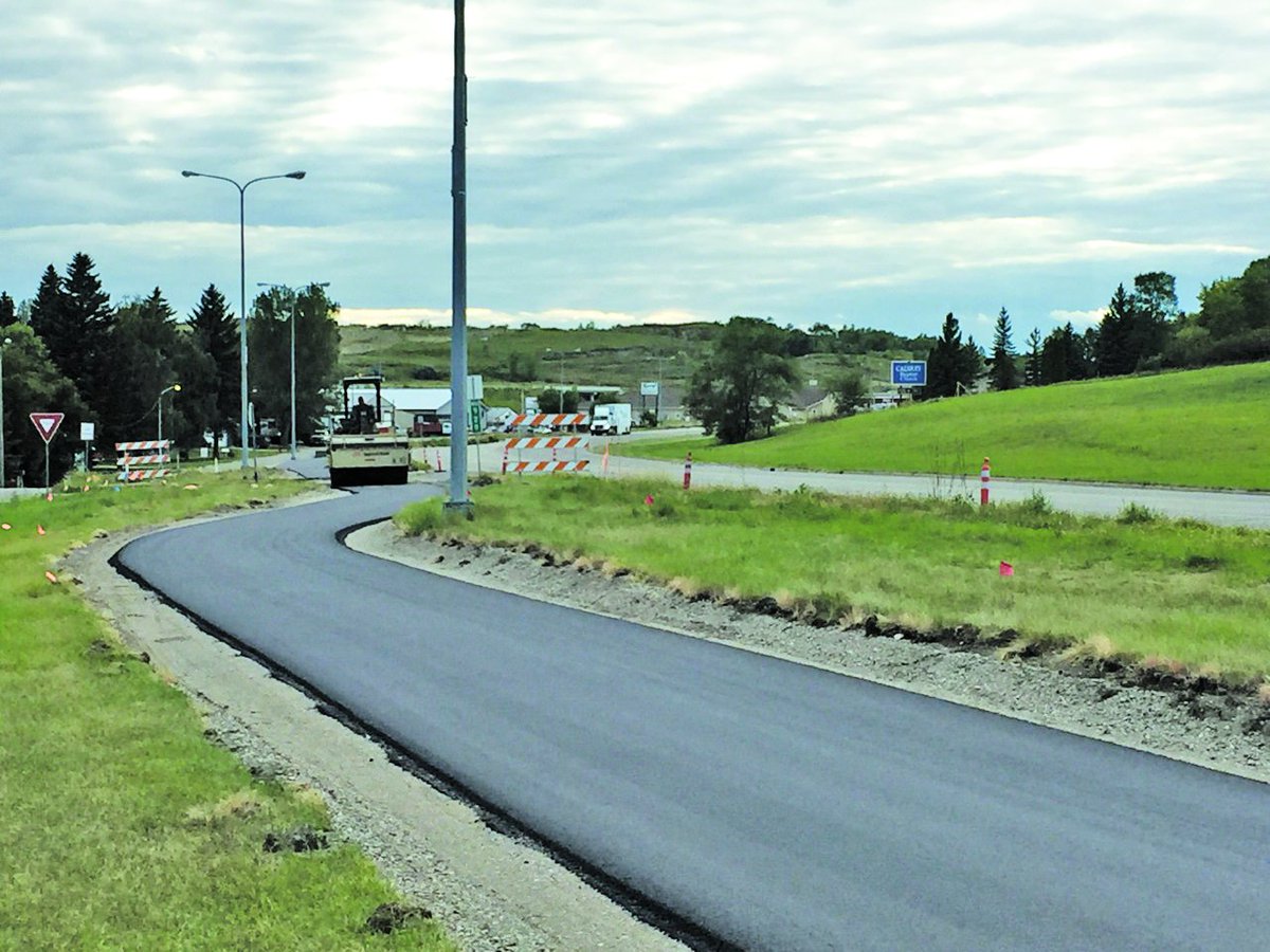VCTimesRecord's tweet image. Photo of the Week: Walking path in #ValleyCity nearly complete: goo.gl/PM0jpy #walkingpath #sharedusepath