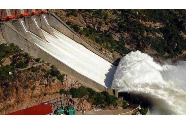 ¡PRECAUCIÓN! Abren compuertas de la Presa “El Novillo” goo.gl/6O1d4f <a href="/gobiernosonora/">Gobierno del Estado de Sonora</a> @uepcsonora