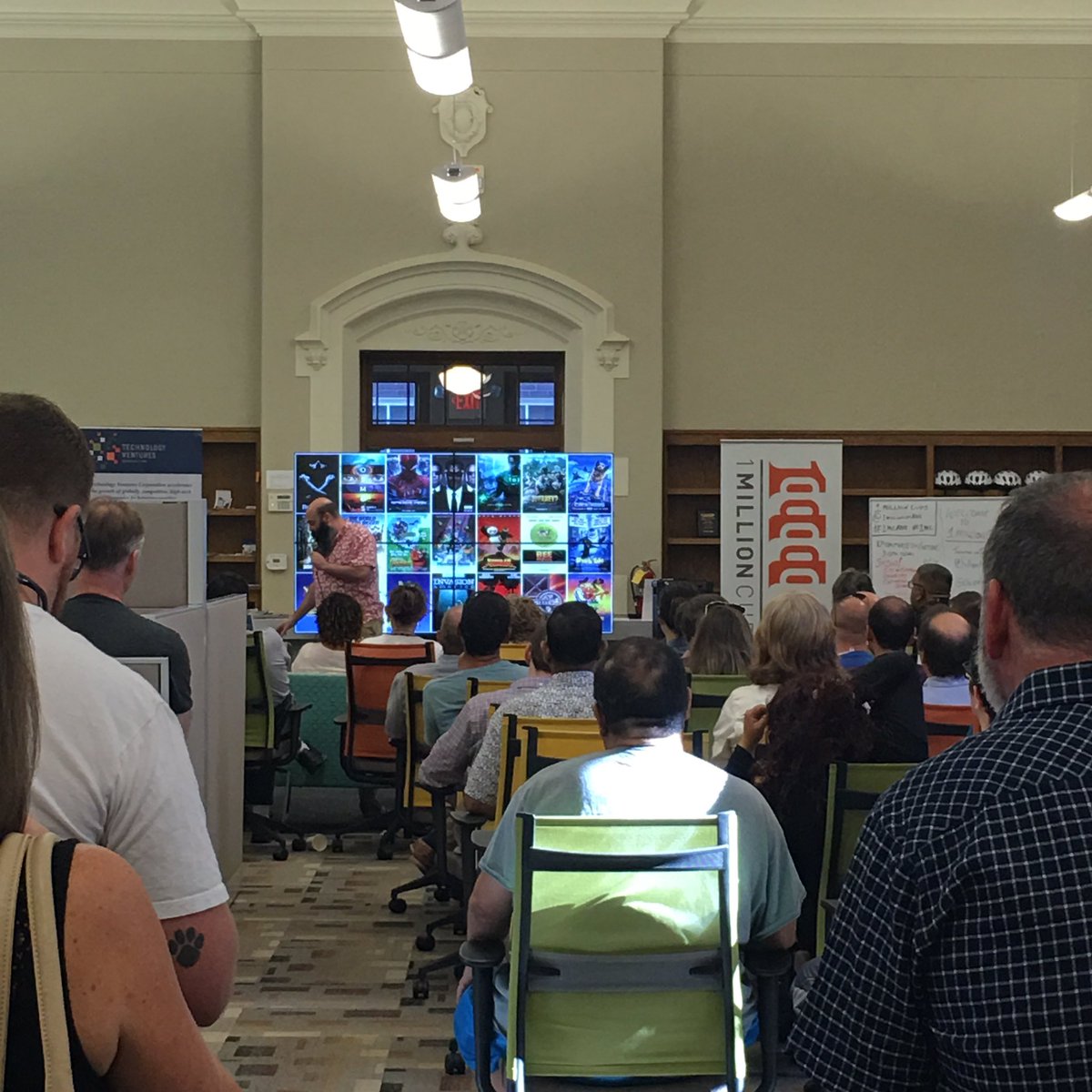 hauteNMgirl's tweet photo. #entrepreneur Wednesday -who likes movies? w @FullMetaPipe #1mcabq #backoftheheadshot @charlesoffwhite #fullhouse https://t.co/oEwEvsmVUb