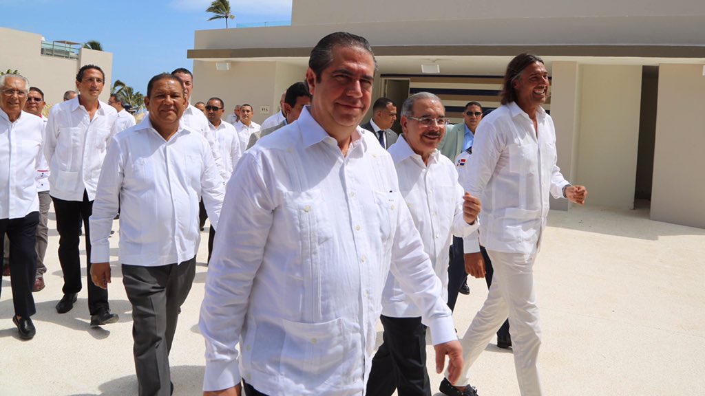 GobiernoDanilo's tweet photo. El presidente @DaniloMedina recorrió las instalaciones del Excellence El Carmen. https://t.co/1HdC1x7jPw