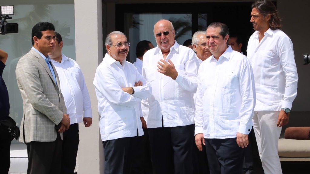 GobiernoDanilo's tweet photo. El presidente @DaniloMedina recorrió las instalaciones del Excellence El Carmen. https://t.co/1HdC1x7jPw