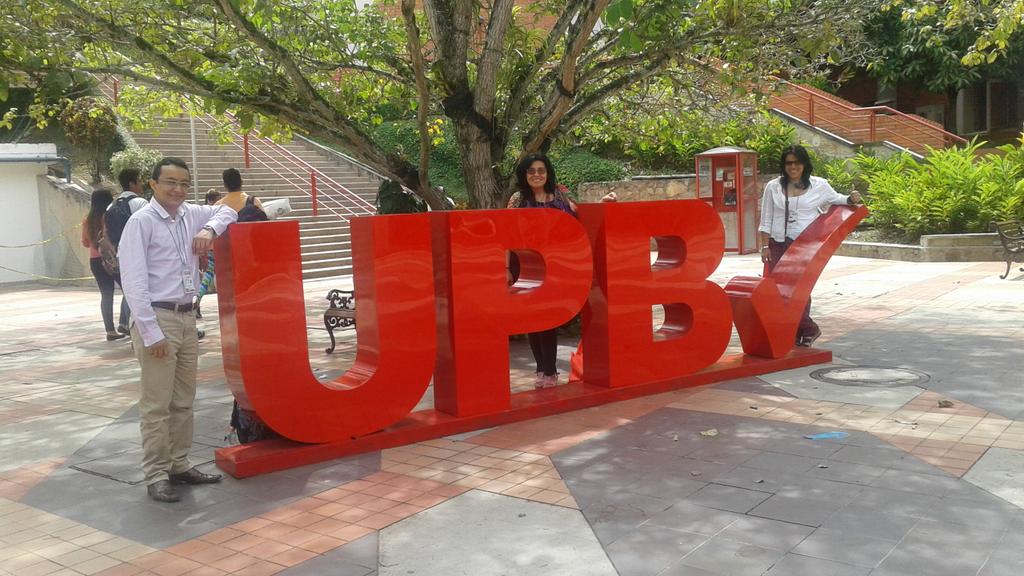 alexandralacruz's tweet photo. Compartiendo en la UPBGRACIAS a @STSIVA2016 @hipotesis1 @miguelaltuve @gpperpinan https://t.co/p0AYUYEy2b