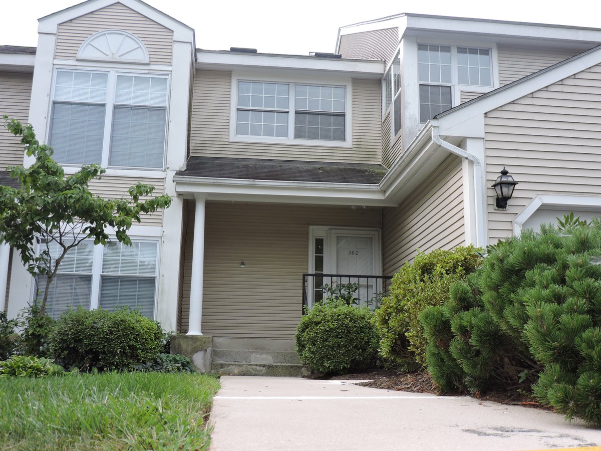 InnovProp's tweet image. 302 Limner Circle, Rocky Hill ,CT house features 6 rooms, spacious living area, 2.1 baths, and finished basement.