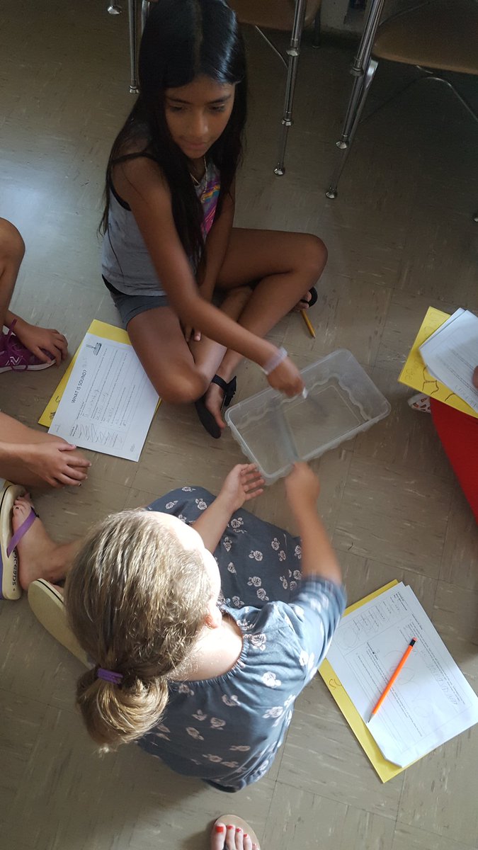 MrsRitcheyMusic's tweet photo. 4th graders exploring what makes sound using the vibration of tuning forks! @MsLawsonsClass4 #BGEseastheday https://t.co/iOgCAaihhc