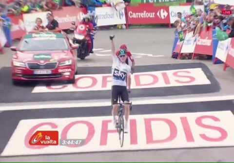 MaisTour's tweet photo. Bonsoir 
Chris Froome a remporté la 11eme étape de la Vuelta #LV2016 #VaVaFroome https://t.co/WScWSOyaVg