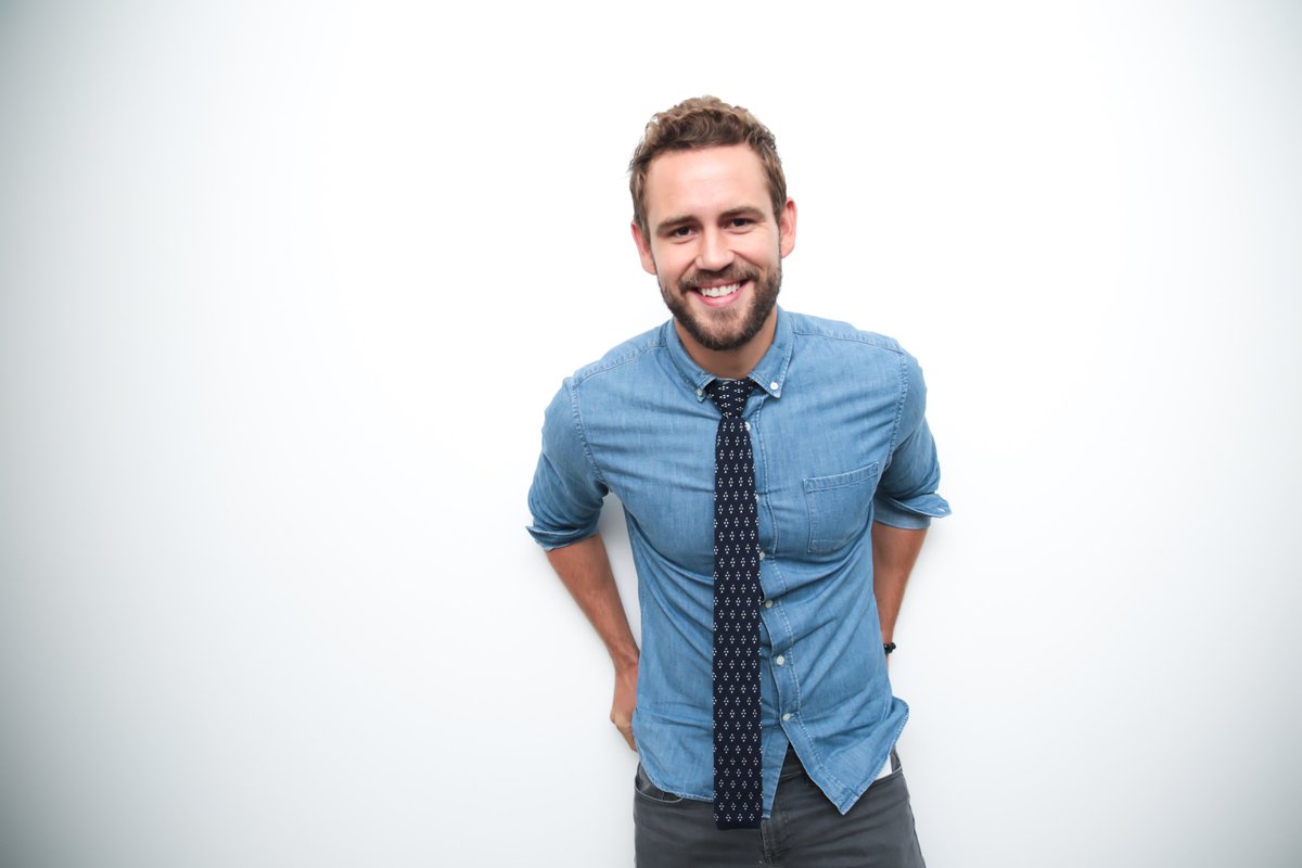 gma - Bachelor 21 - Nick Viall -  FAN Forum - *Sleuthing Spoilers* #20 - Page 41 CrN4wZfW8AAwvTz