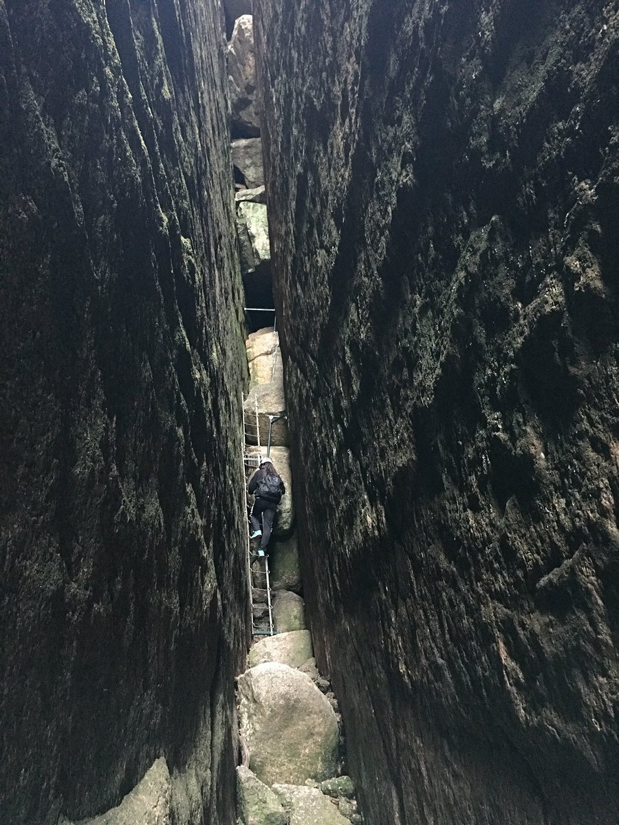 maddehillgren's tweet photo. Bestämde oss för att klättra in i en 24 meter djup grotta idag, adrenalinet då va inte att leka med, sjukt mäktigt! https://t.co/tphBPURINn