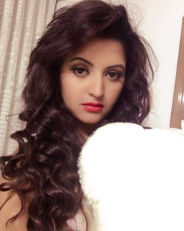 Anyone available for Skype with me message me fast..