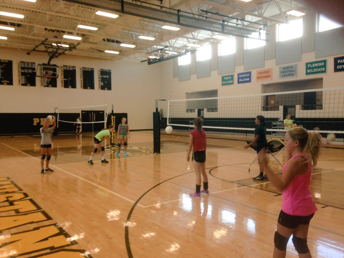 Coach_Andrea_B's tweet photo. JH VB girls warming up. Go Mustangs!!! #GoPsMustangs https://t.co/u34yWfSpcY