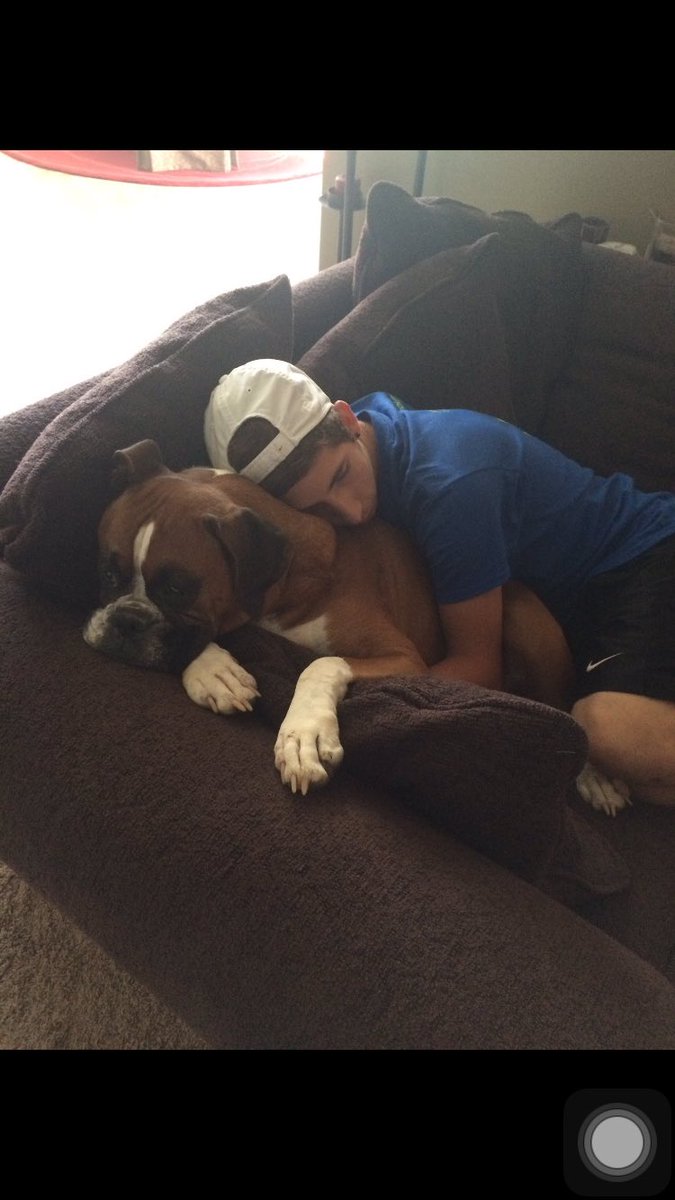 i_am_austin_'s tweet image. Pals for life ✊🏻 #notaboxer #halfhumanhalfbear