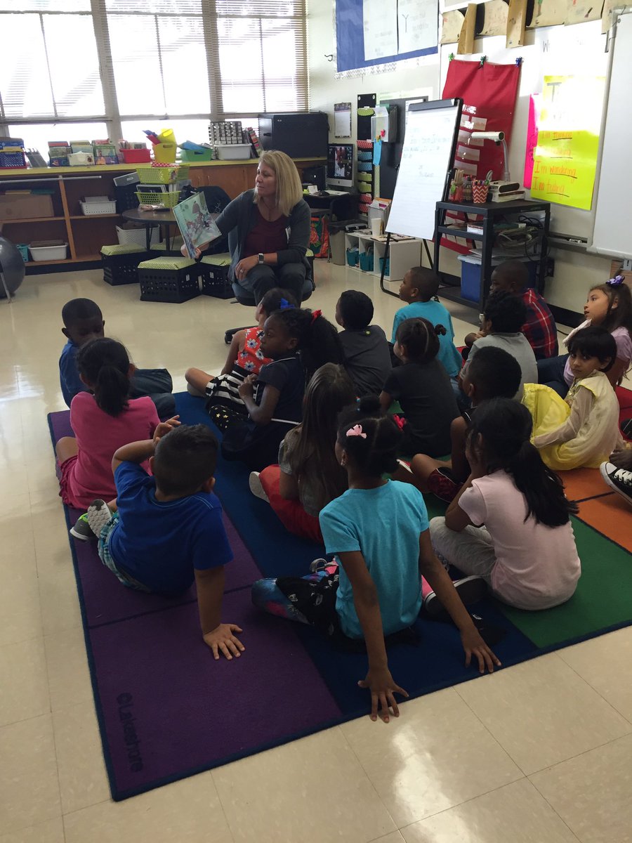 themrsjackman's tweet photo. @ReneaKern thanks for stopping by to read to us today! #seabes #bestprincipal https://t.co/TVYQVitGgU