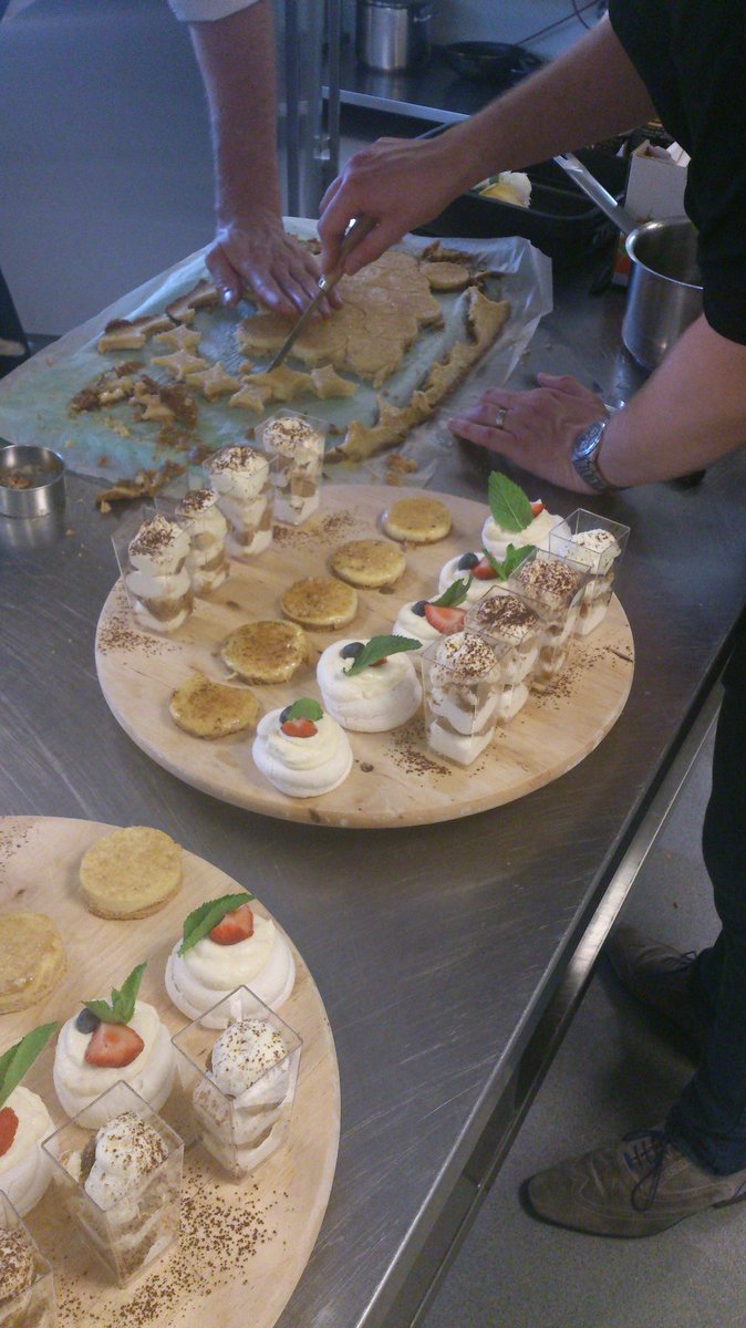 Beckershier's tweet photo. Last day @HotelPostPlaza tomorrow first day second year @MHFriesland #cookallday #cookallnight https://t.co/k13u0wnCRB