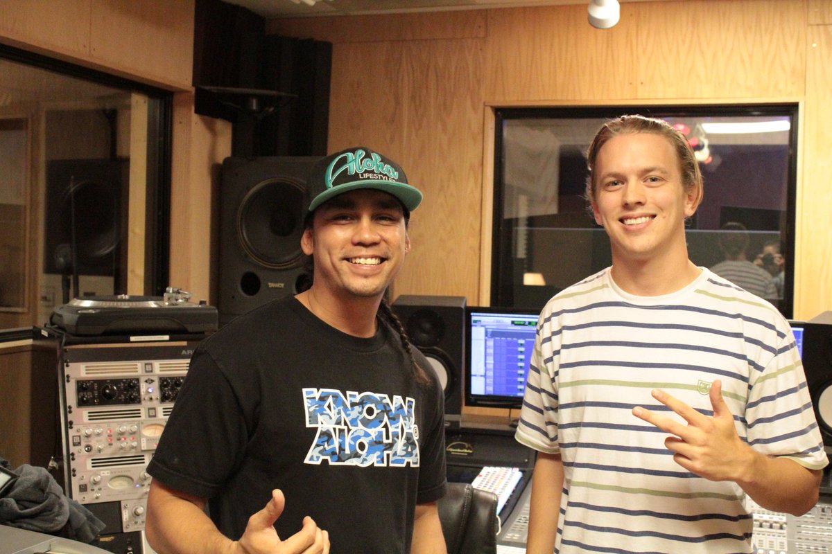 ESnBProductions's tweet image. Working on a new jam with Kekoa from Cityside! #musicproducer #WednesdayWisdom #audioengineer #songwriter #SoCal