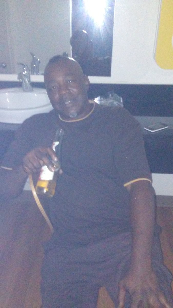 miamicat's tweet photo. A sneek peek of me being soo wasted. The look before the look the Half HawK with a Pharaohs Beard https://t.co/GDrChHYNUL