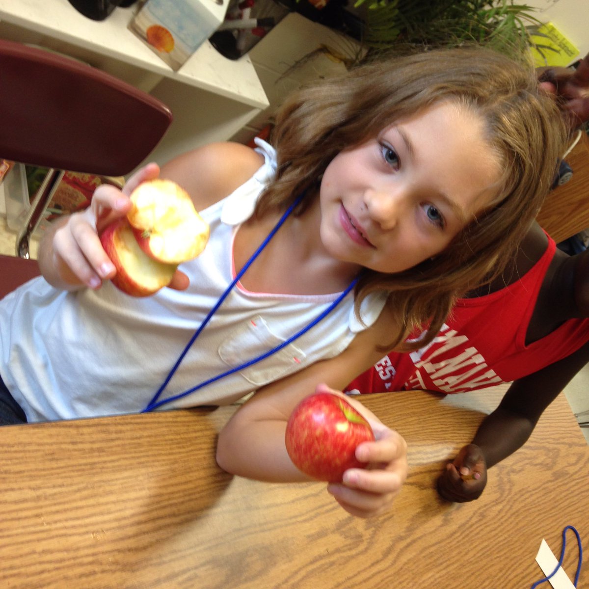 MrsK_STEAMLab's tweet image. Ask your child about the 🍎#applelesson #wordshurt
