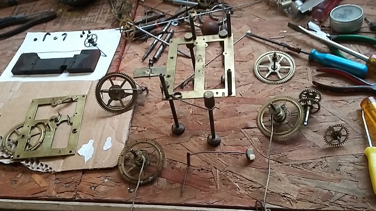 ClockAlans's tweet image. Disassembly required.