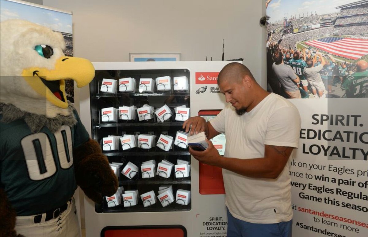 CoinControl's tweet image. .@Santander recently installed a prize-filled, Twitter-activated vending machine at the Linc goo.gl/Wzi6Xq