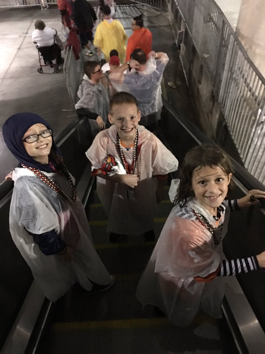 herzek's tweet image. Found a dry spot! #SiegeTheDay