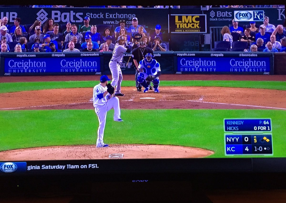 BlueJayHawk5's tweet photo. @Creighton blue looks good at The K! Go @Royals! https://t.co/CU2yAlZJxt