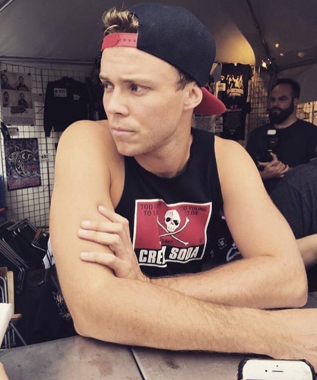 i swear this is the best picture of ashton i have ever seen oh my god