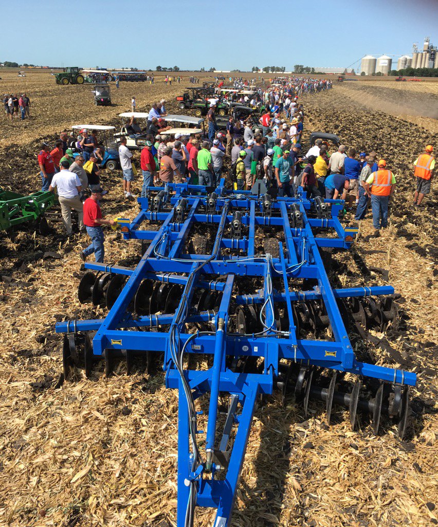 Kail_173's tweet photo. Another large crowd at the 2nd day of the #FPS16 Field Demos. #Landoll #Tillage https://t.co/l5tVzXOOBG
