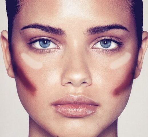 Shopnetic's tweet image. How to make your face look slimmer using makeup → ow.ly/phMU303hFAO 
#makeuptips