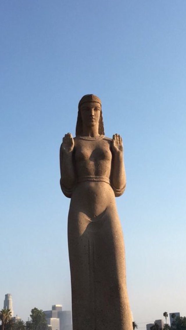 OGJLYNCH's tweet image. When people decide to have their fight right in front of me at Southeast #ItsTimeToStop #SEHS