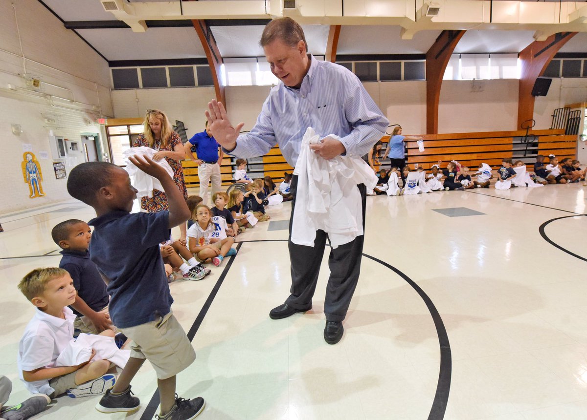 TreyFolse3's tweet photo. Today we gave out over 2,700 "Class of 2029" T-shirts to our amazing Kindergarten students! What an awesome day. https://t.co/BLjm4L4dkO