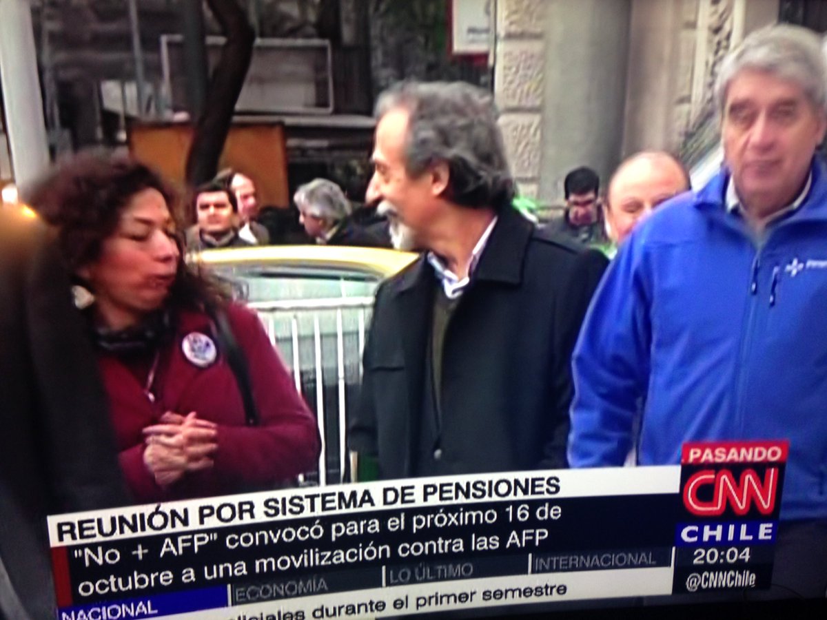 NOmasAFP's tweet photo. A la salida de reunión con Bachelet @LuisMesina1 y Coord Invita a cambiarse al Fondo E para protestar contra el Sist https://t.co/vGWgf9ri6s