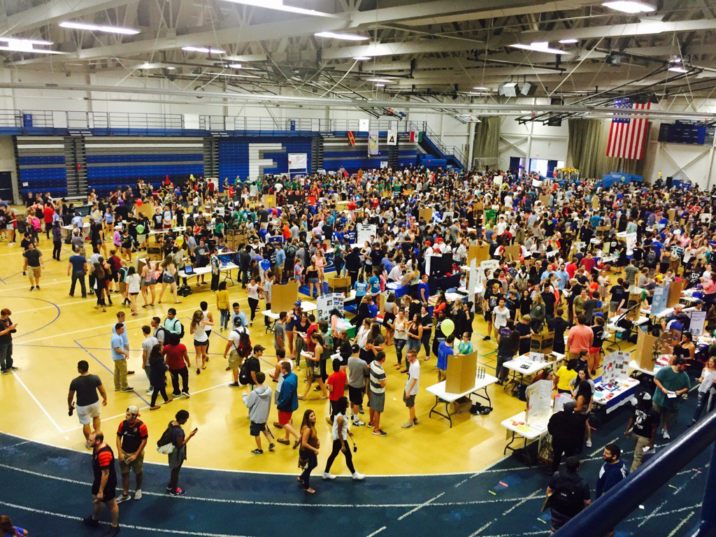 MrsMroczka's tweet image. @FredoniaU its Activities Night! #fredfirst