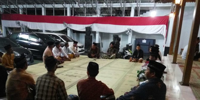 PPRMINU's tweet photo. Doa dan Tahlilan Hari Pertama Mengiring Kepergian Putra Sulung Jenderal Sudirman… https://t.co/76vVaOcROn https://t.co/mQADO7OVvr