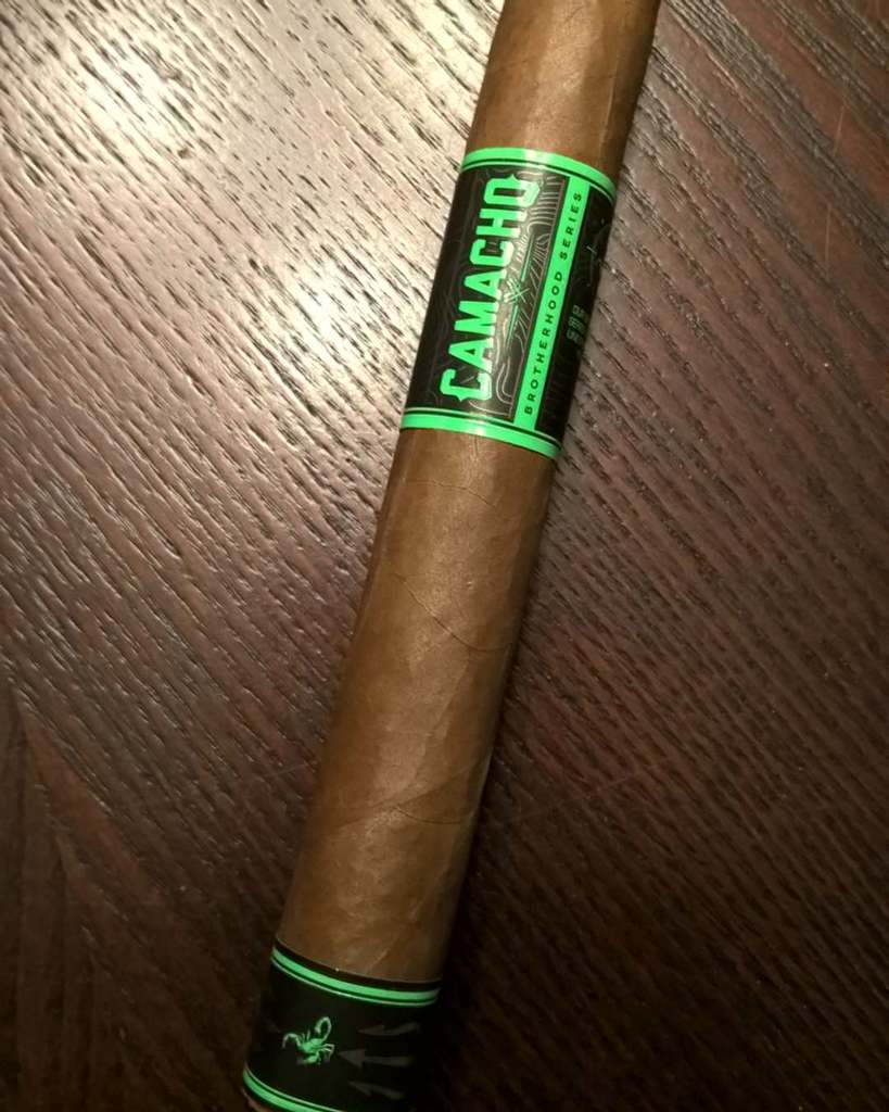 TabaquitoTime's tweet photo. #TabaquitoTime #CamachoCigars #ShellBack #LE2015 #Toro @camachocigars https://t.co/vMqsKOljBR https://t.co/3jdyNg7l16