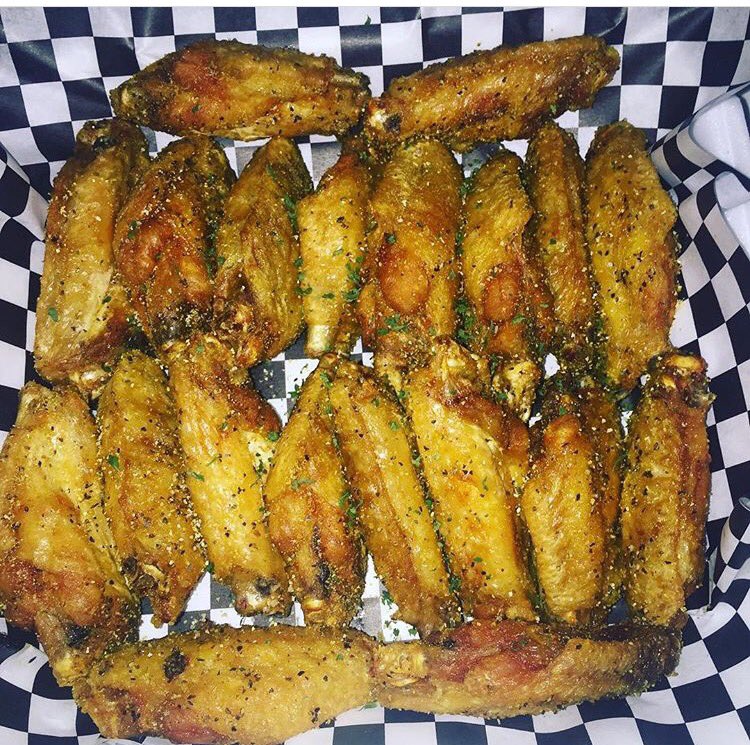 pra_lees's tweet photo. Y'all forgot about wing Wednesday👅 https://t.co/gqqOzFbLjo