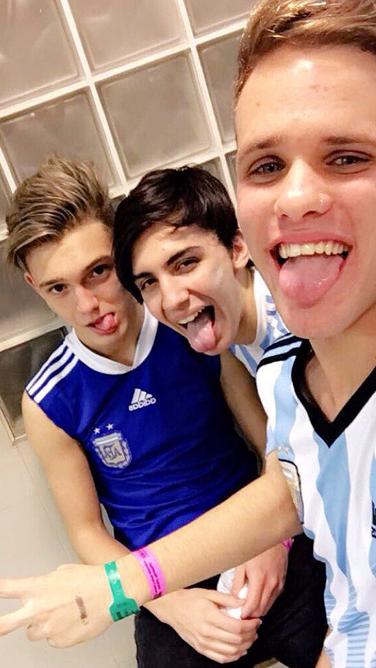 Ianlucasok's tweet photo. Volvemos? Barilocheee 😇🔙🔙😈 https://t.co/1Yg3I5b3Ke
