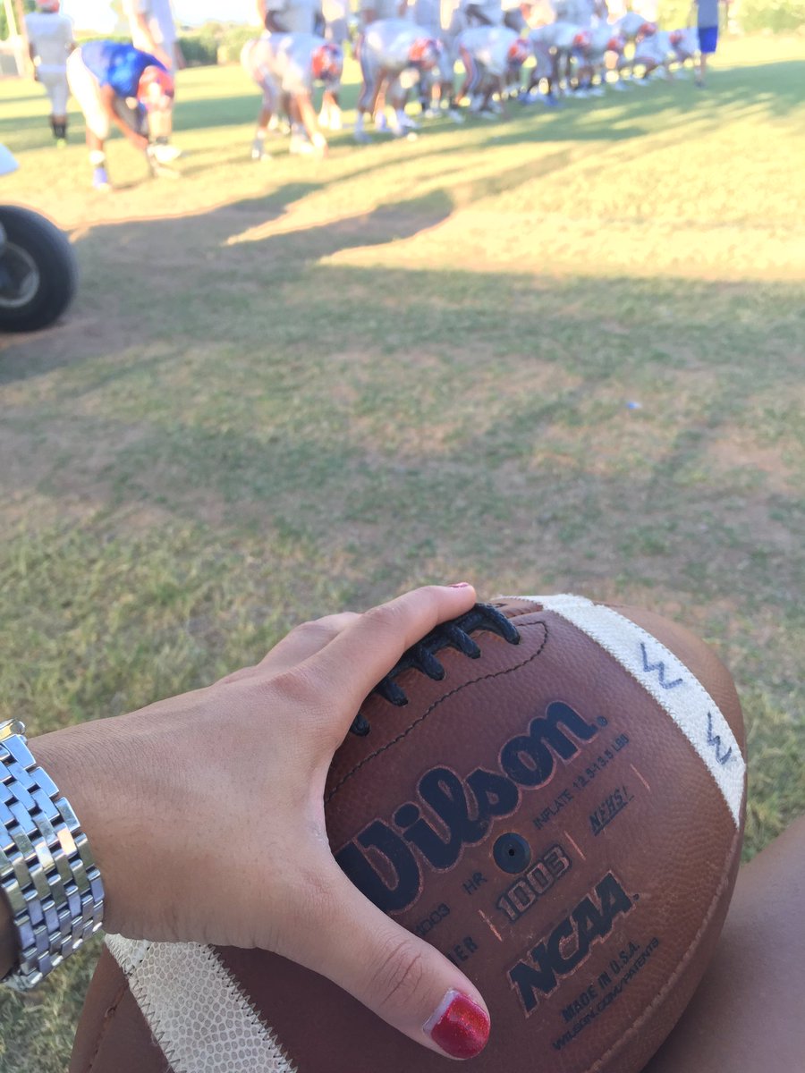 tresatudrick's tweet photo. Out @WestwoodFBMesa practice today! 🏈 Some players have had their grandparents/parents meet here #GentoGen #12Sports https://t.co/2a8uvP6qPK